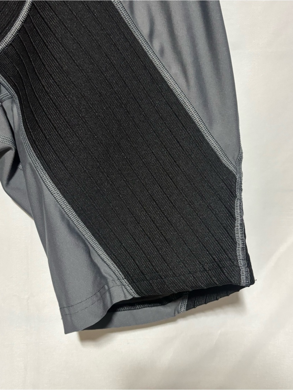 Under Armour HeatGear Compression Shorts - Men's 2XL - Picture 4 of 11